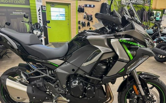 2025 Kawasaki Versys® 1100 SE LT ABS