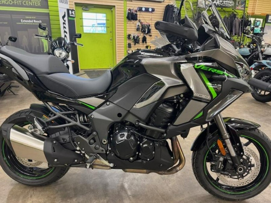2025 Kawasaki Versys® 1100 SE LT ABS