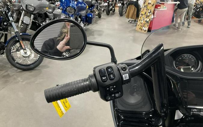 2023 Indian Motorcycle® Challenger® Dark Horse® Black Smoke