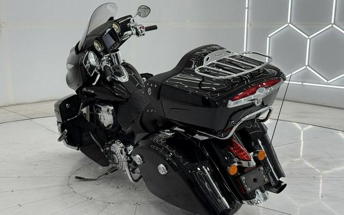 2017 Indian Roadmaster Thunder Black Willow Green Over Ivory Cream