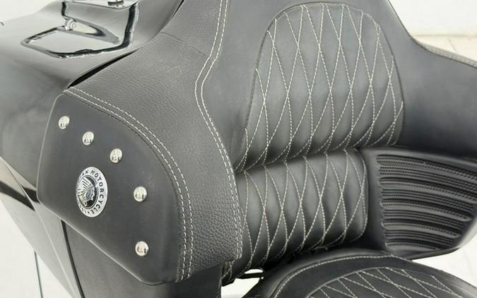 2017 Indian Roadmaster Thunder Black Willow Green Over Ivory Cream