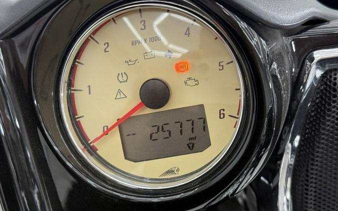 2017 Indian Roadmaster Thunder Black Willow Green Over Ivory Cream