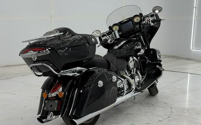 2017 Indian Roadmaster Thunder Black Willow Green Over Ivory Cream