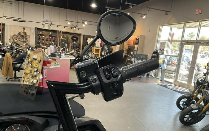 2023 Indian Motorcycle® Challenger® Dark Horse® Titanium Smoke