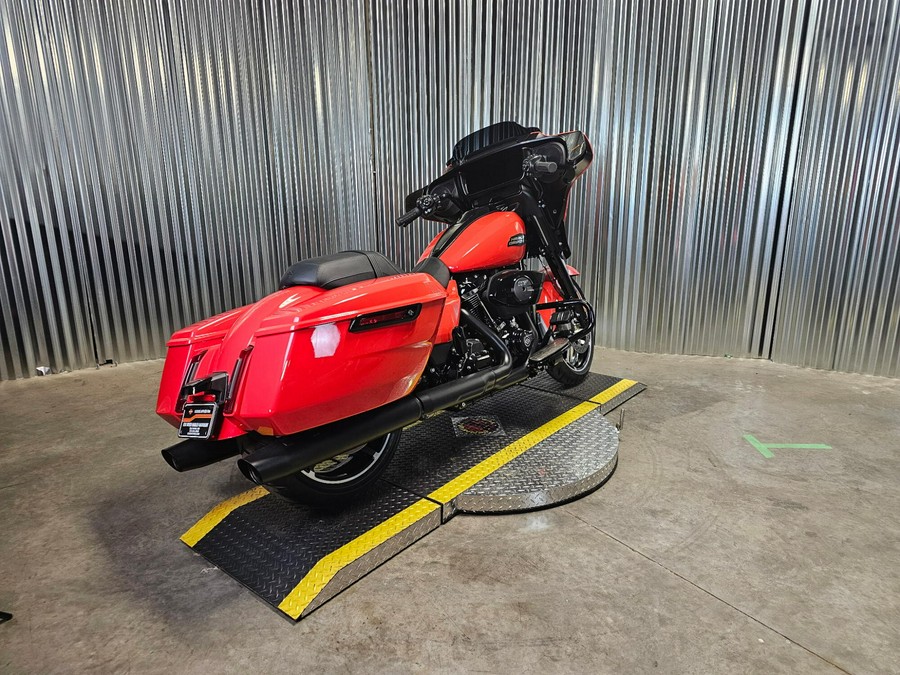 2026 Harley-Davidson Street Glide BLOOD ORANGE