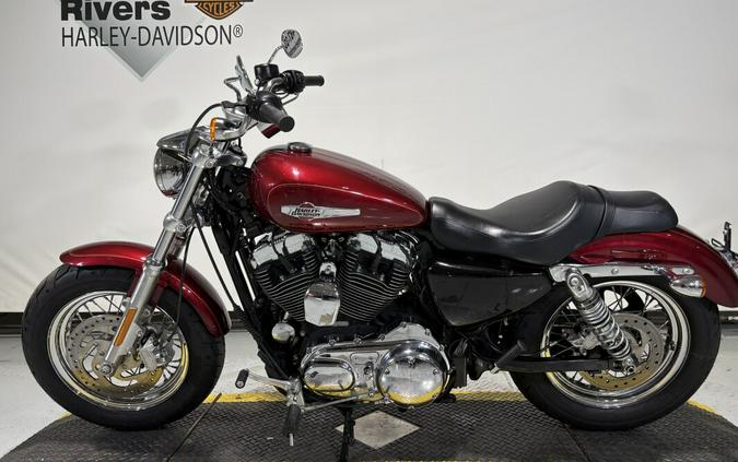 2017 Harley-Davidson® 1200 Custom Velocity Red Sunglo