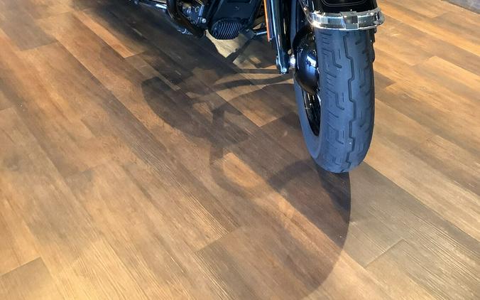 Harley-Davidson® Heritage Classic 2023 FLHCS U584-23 Vivid Black - Black Finish