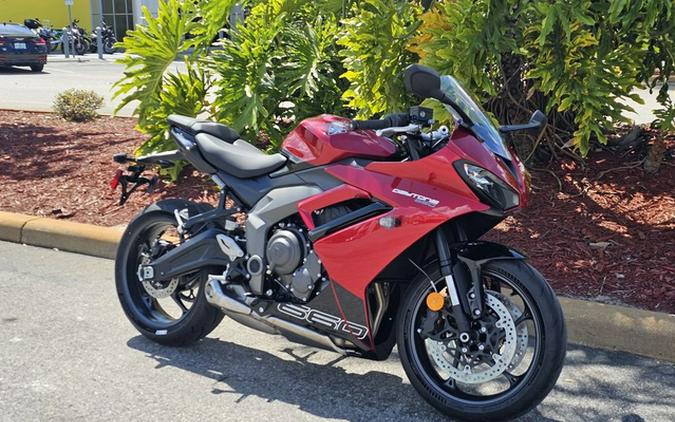 2025 Triumph Daytona 660 Carnival Red/Sapphire Black 660