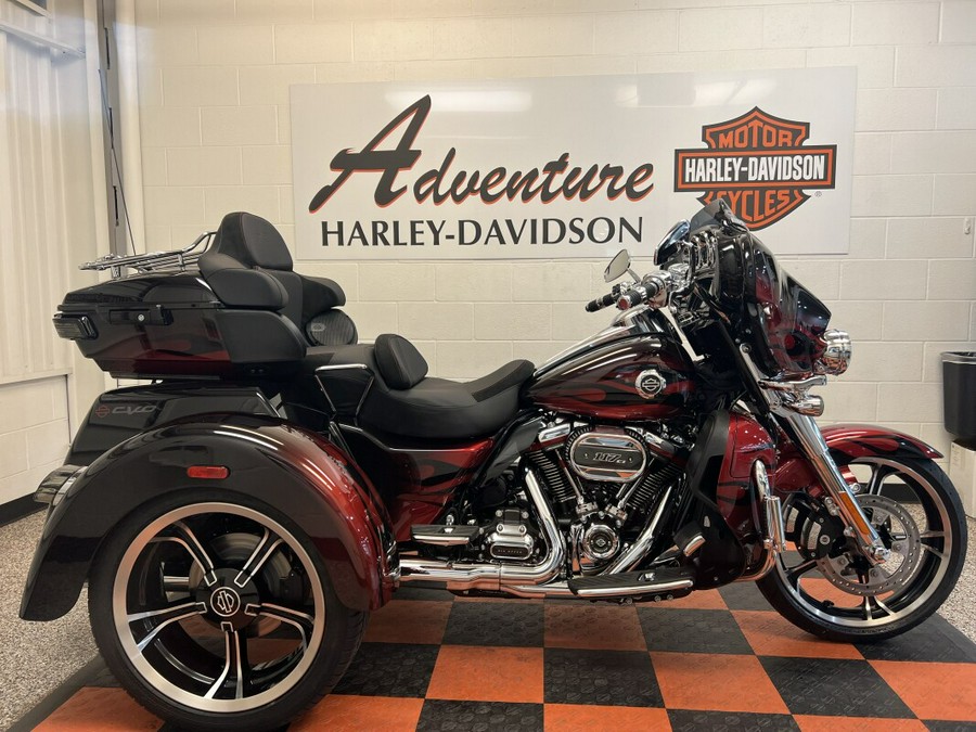 Harley-Davidson CVO™ Tri Glide 2022 FLHTCUTGSE 956090 Dante’s Red Fade