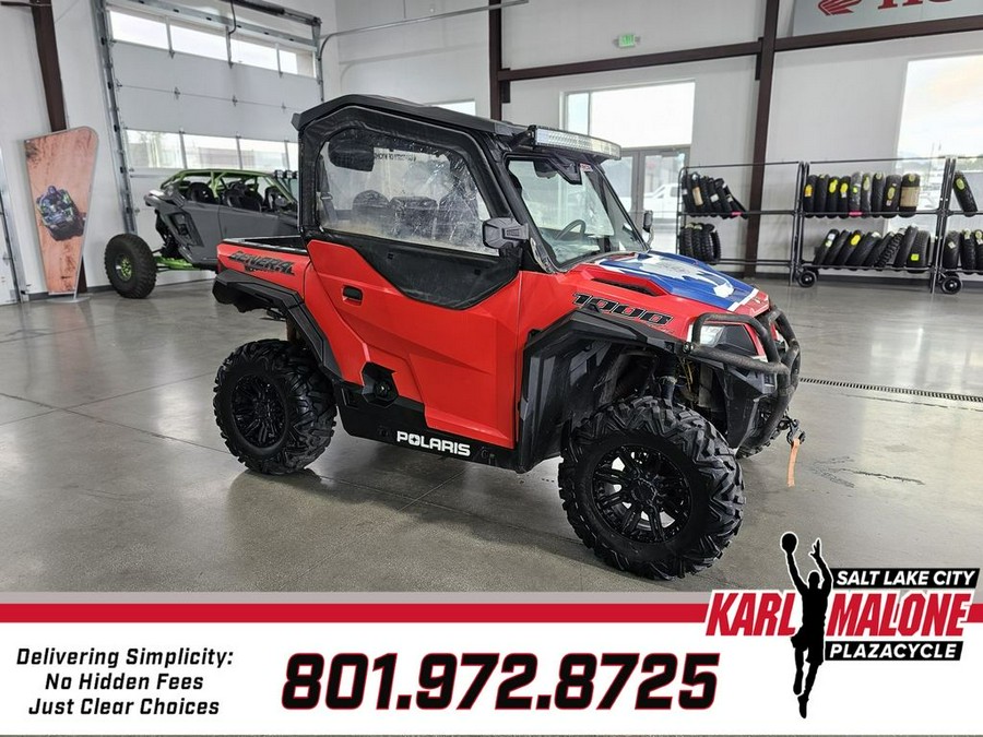 2016 Polaris® General™ 1000 EPS In-Mold Indy Red