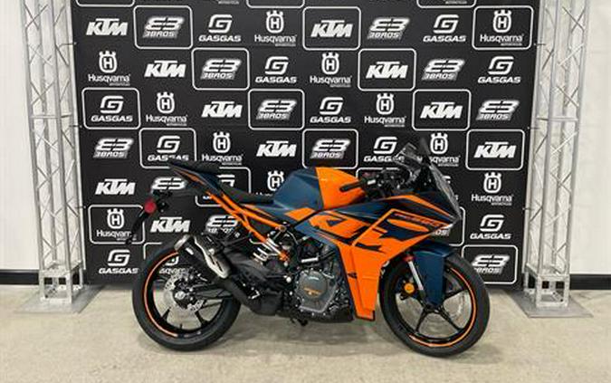 2022 KTM RC 390 Review [11 Fast Facts From the Street + Track]