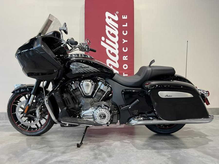 2023 Indian Motorcycle® Challenger® Limited Black Metallic