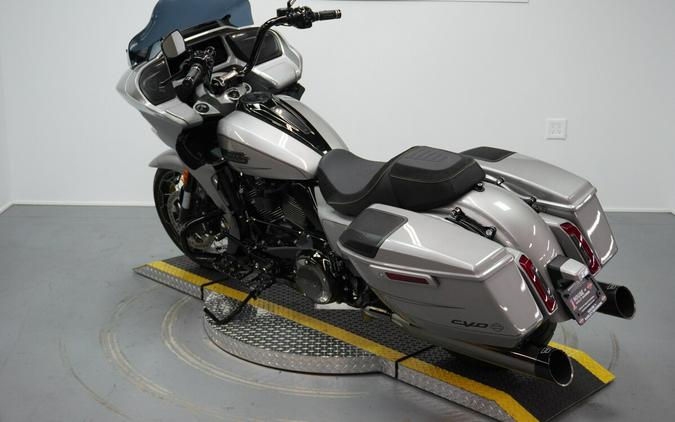 2023 Harley-Davidson® CVO™ Road Glide® Dark Platinum w/Pinstripe