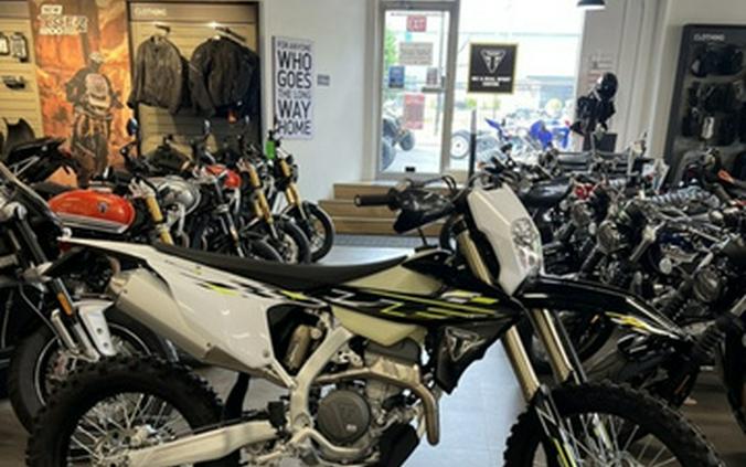 2026 Triumph TF 250-E Jet BlackPure White