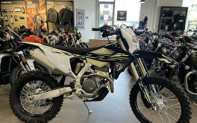2026 Triumph TF 250-E Jet BlackPure White