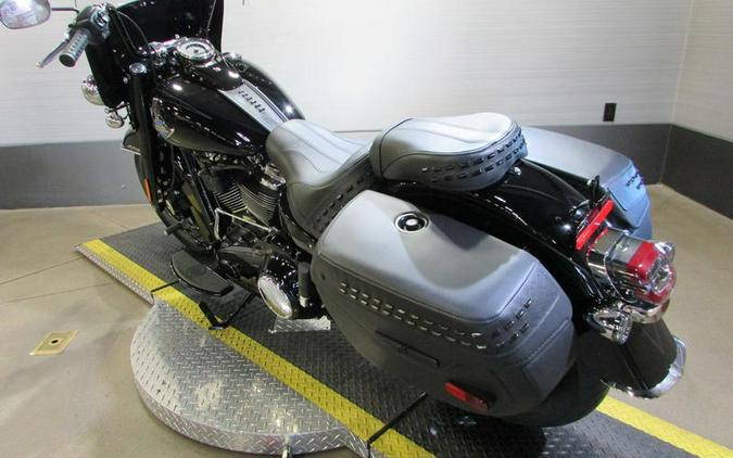 2025 Harley-Davidson® FLHC - Heritage Classic