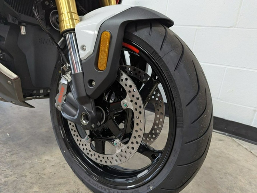 2026 BMW R 1300 R Performance