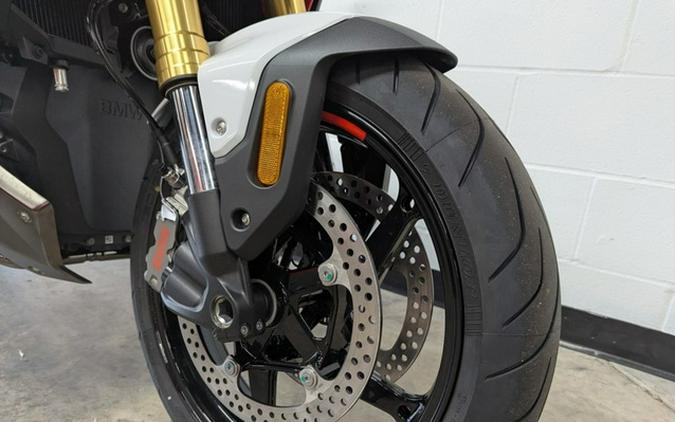 2026 BMW R 1300 R Performance