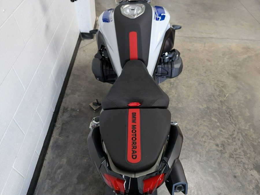 2026 BMW R 1300 R Performance