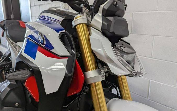 2026 BMW R 1300 R Performance