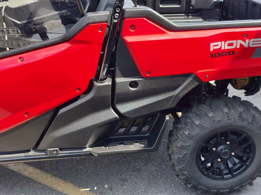 2023 Honda Pioneer 1000-6 Crew Deluxe