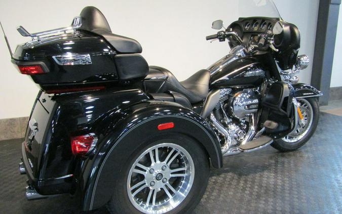 2016 Harley-Davidson® FLHTCUTG - Tri Glide® Ultra