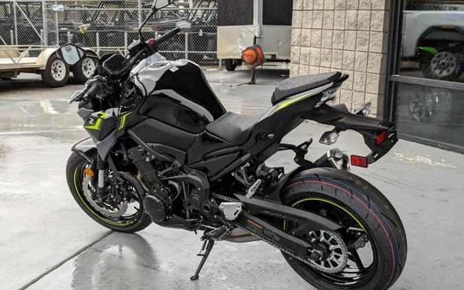 2024 Kawasaki Z900 ABS Metallic Spark Black/Metallic Matte Dark Gray