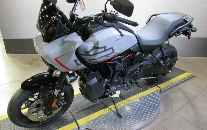 2025 Harley-Davidson® RA1250ST - Pan America® 1250 ST