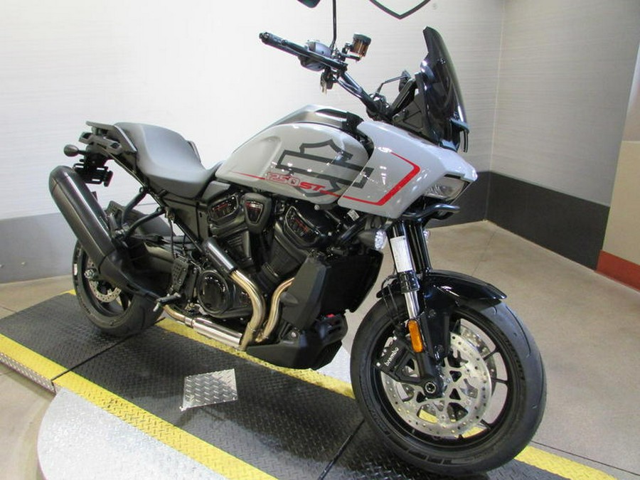 2025 Harley-Davidson® RA1250ST - Pan America® 1250 ST