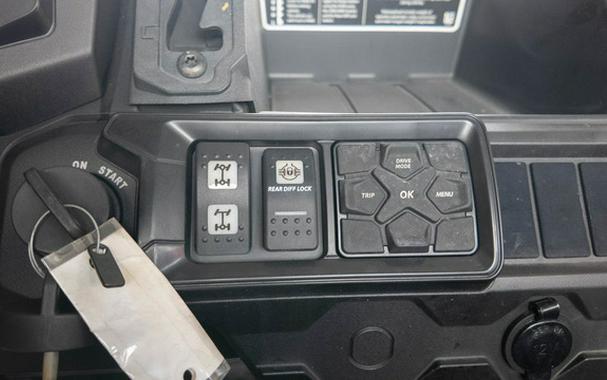 2025 Can-Am Defender XT HD10