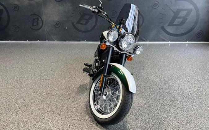 2022 Kawasaki Vulcan® 900 Classic