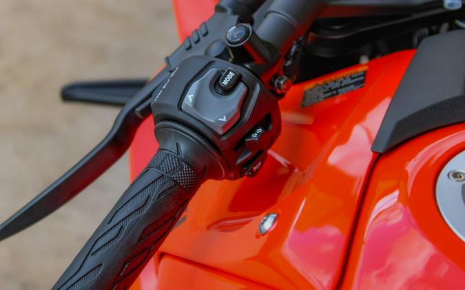2026 SUZUKI GSX-8R