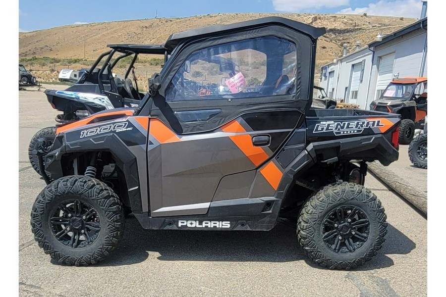 2018 Polaris Industries Polaris GENERAL™ 1000 EPS Deluxe - Titanium Metallic