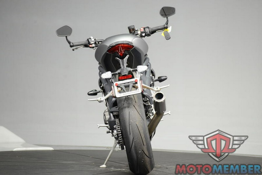 2022 Triumph Speed Triple 1200 RS Matte Silver Ice