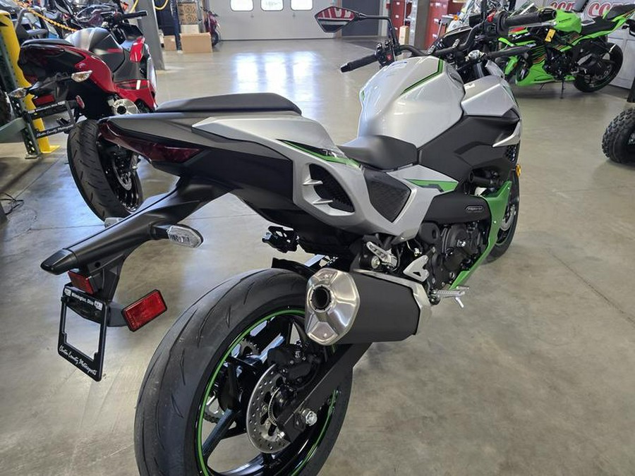 2024 Kawasaki Z7 Hybrid ABS