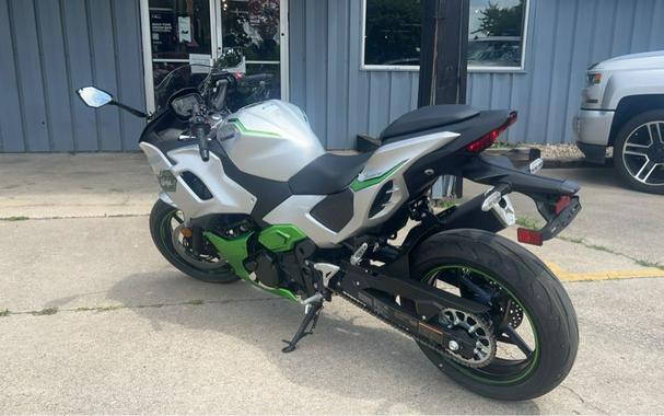 2024 Kawasaki Ninja® 7 Hybrid ABS