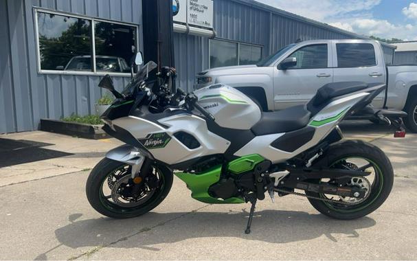 2024 Kawasaki Ninja® 7 Hybrid ABS