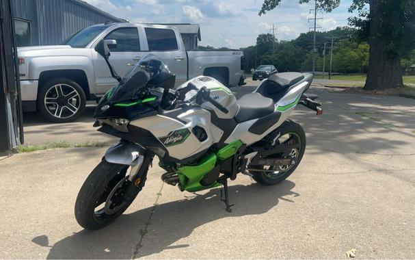 2024 Kawasaki Ninja® 7 Hybrid ABS