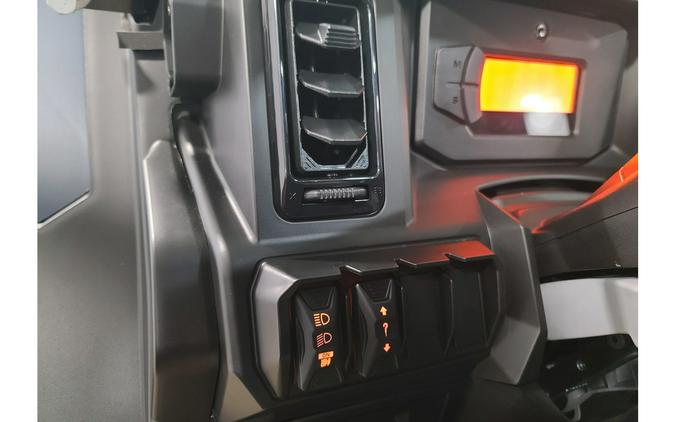 2026 Can-Am Defender MAX Limited HD11