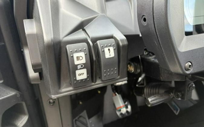 2027 Can-Am Commander MAX XT