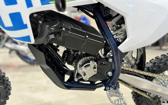 2024 Husqvarna® EE 5