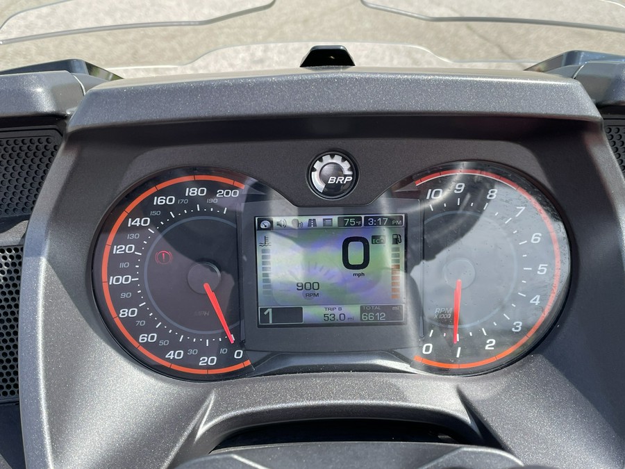 2016 Can-Am Spyder® F3 Limited SE6