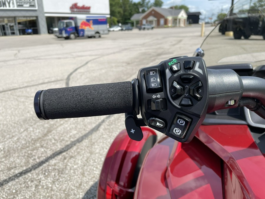 2016 Can-Am Spyder® F3 Limited SE6