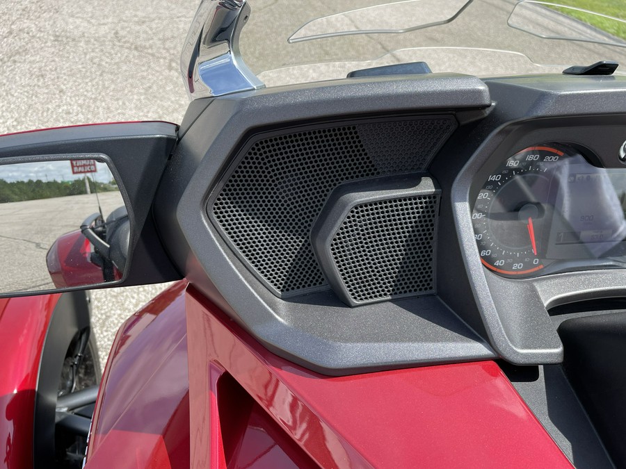 2016 Can-Am Spyder® F3 Limited SE6