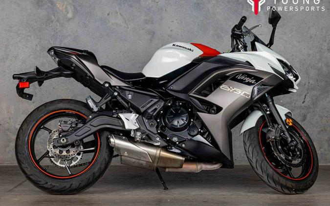 2023 Kawasaki Ninja 650 Metallic Matte Graphenesteel Gray/Ebony