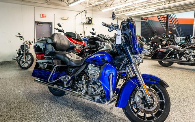 2011 CVO Ultra Classic Electra Glide 6 FLHTCUSE6