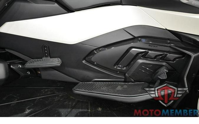 2026 Can-Am Spyder RT