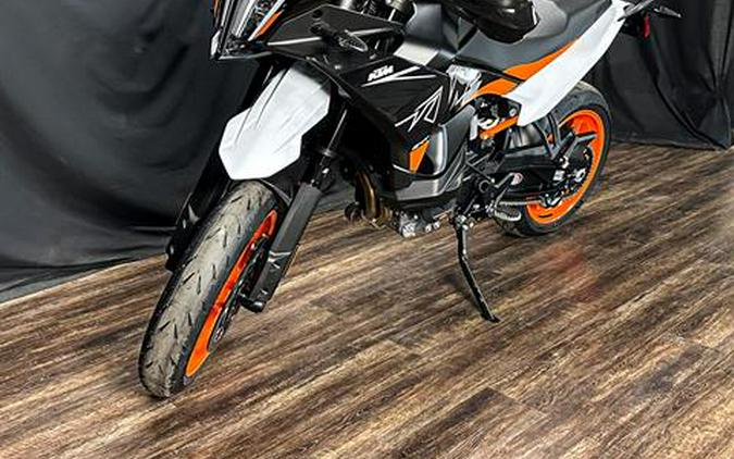 2024 KTM 890 SMT