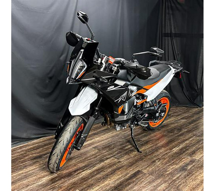 2024 KTM 890 SMT