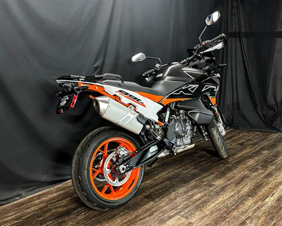 2024 KTM 890 SMT